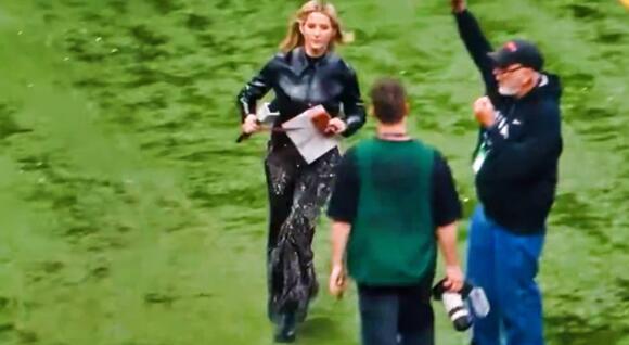 Social Media Is Freaking Out Over Behind-The-Scenes Footage Of Laura Rutledge's Behavior On The Football Field [VIDEO] - NewsBreak