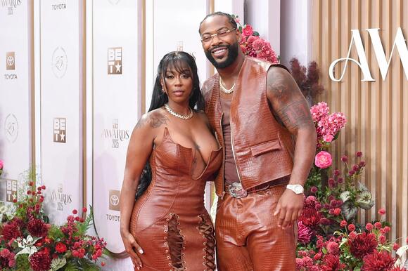 Issa Bae Watch! Za'Darius Smith's Mid-Game Sideline Play For Kash Doll Has  The TL Blushing (VIDEO) - NewsBreak