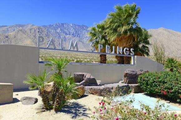 19 Desert Towns With Natural Swimming Pools - NewsBreak