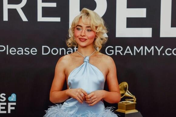 She's stunning": Fans swoon over Sabrina Carpenter's Grammy 2025 look in  custom JW Anderson dress - NewsBreak