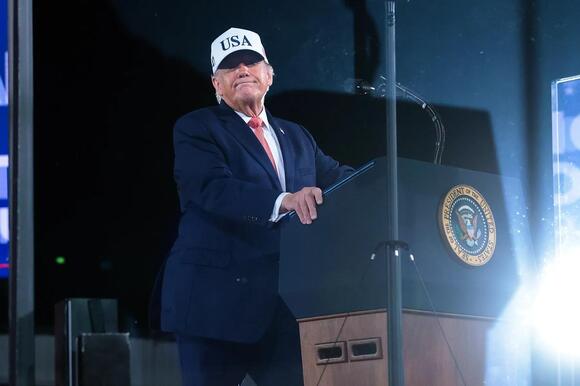 Trump to America: I'll Only Do My Job if Republicans Win