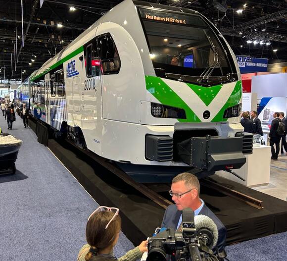 Metra battery-electric train makes public debut - NewsBreak