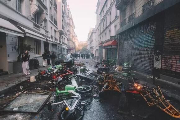 France extends curfews to quell riots, looting