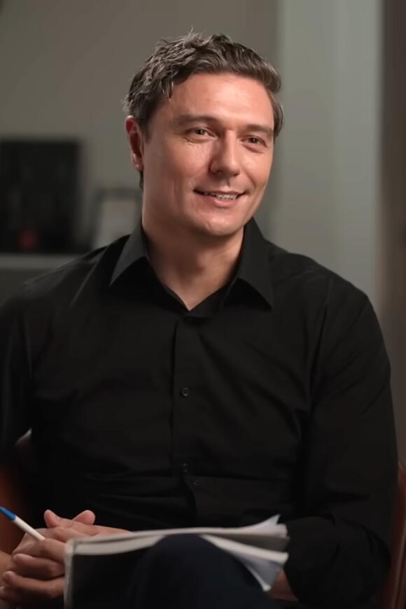 After His “60 Minutes” Interview Walk-Out Went Viral, “Looksmaxxing ...