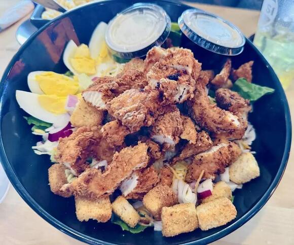 Brain & Courtlin Kick Off 2026 Listener Lunch At a Brand New Restaurant ...