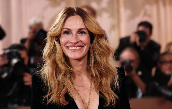 Julia Roberts Says Goodbye to Her ‘Steel Magnolias’ Dad Tom Skerritt After His Death at 93