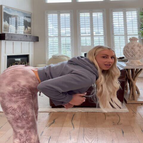 Watch Madison Skyy Twerk In Tight Pants And Cropped Top Hoodie - NewsBreak