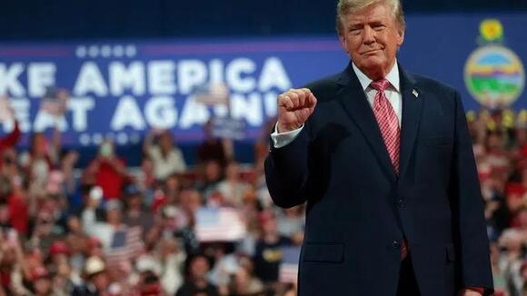 Trump bets on his base to rescue Republicans in increasingly competitive races