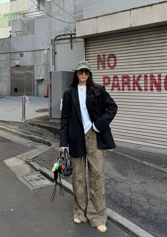 How to Style Cargo Pants in 2026: 15 Outfit Ideas a Fashion Editor ...