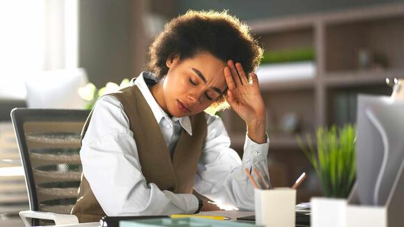 The hard-work myth — why working longer is making you poorer - NewsBreak