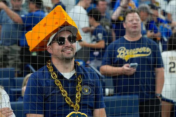 Brewers fans flock to the Trop, eager to celebrate first World Series ...