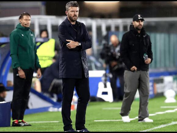 Journo spots Carrick having a ‘robust exchange of views’ with Man Utd starter in first half vs Como