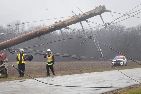 Severe weather outbreak turns deadly with EF3 tornado, record-setting ...