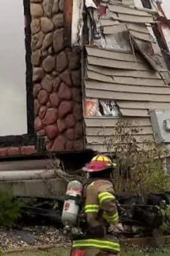 1 Dead After Deck Fire Rips Through 3 Victoria Homes and Forces 32 ...