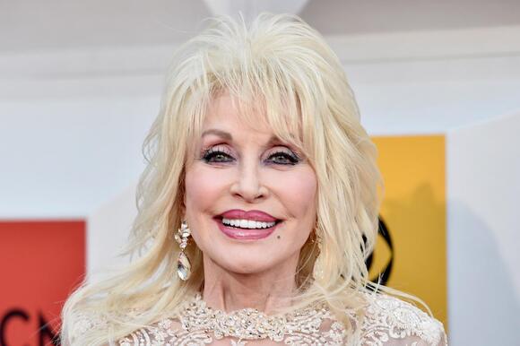 Dolly Parton Kept Her Cancer Diagnosis Private for a Very Personal ...