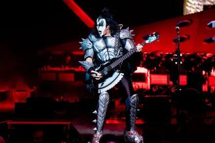 Gene Simmons’ Wife: Everything to Know About Shannon Tweed, Who He’s ...