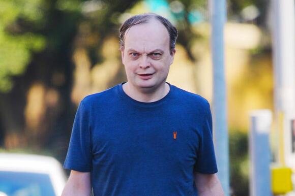 Man jailed for 12 months for stalking actor Billie Piper - NewsBreak