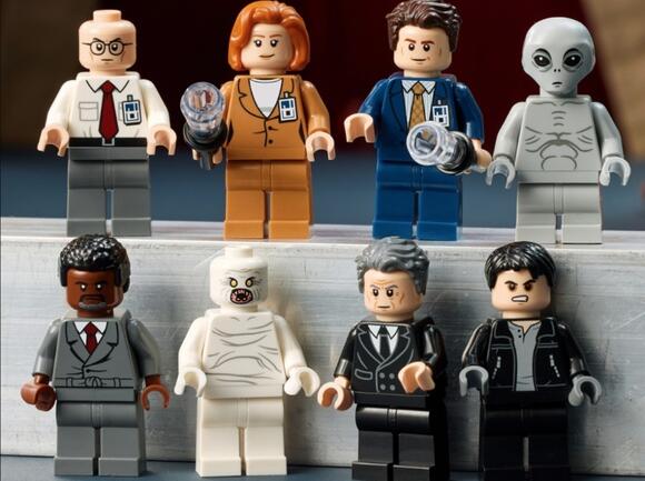 Lego Just Unveiled A 1,500-Piece X-Files Set, Complete With Mulder ...