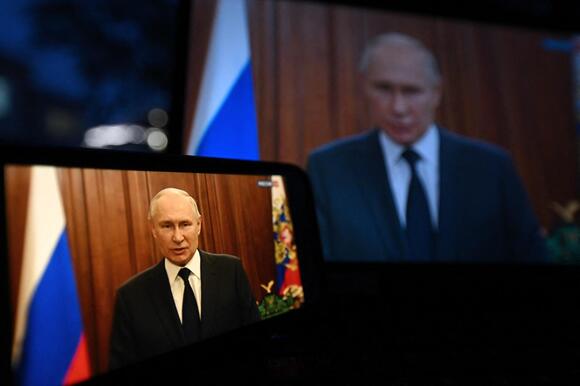 Russia launched covert influence campaign to undermine US candidates supportive of Ukraine, lawmakers say