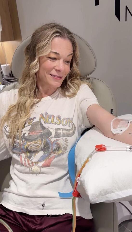 LeAnn Rimes Undergoes Blood Plasma Replacement Months After Teeth ...