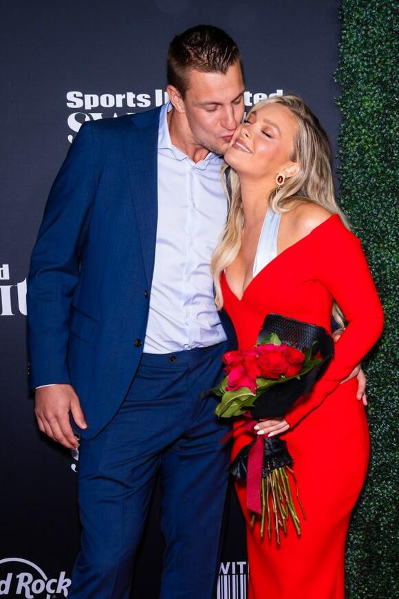 I was an NFL cheerleader and broke major rule to date Rob Gronkowski – I kept it secret but it worked out in the end - NewsBreak