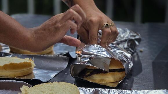 20 Secrets Behind How Fast Food Chains Get Food Out So Fast - NewsBreak