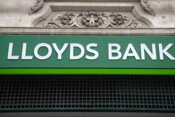 Lloyds customers can show a QR code to request money back from friends ...