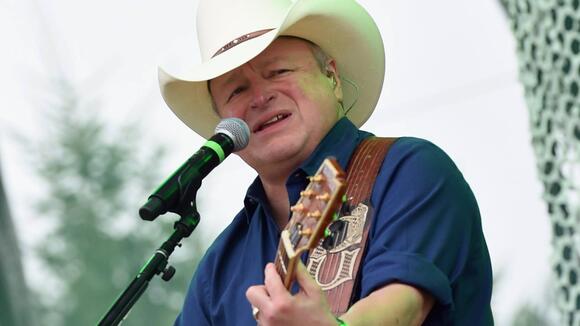 Mark Chesnutt Remembers Late Country Legend and Friend: ‘In a League of His Own’