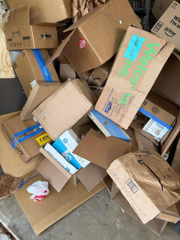 🎁 Free Items Around Altamonte Springs — Clothing, Boots & Boxes - NewsBreak
