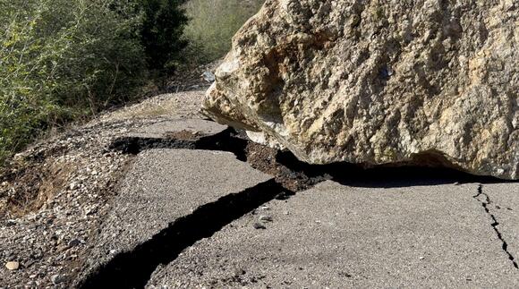 A rocky surprise: Boulder fall shocks Sabino Canyon hikers - NewsBreak
