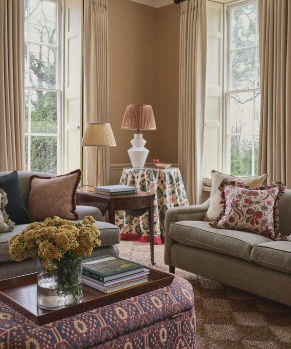 Bye-Bye, Overhead Lights – Designers Agree These Elegant Living Room ...