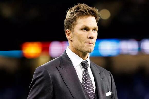 Tom Brady returns to NFL practice field in Las Vegas Raiders role -  NewsBreak