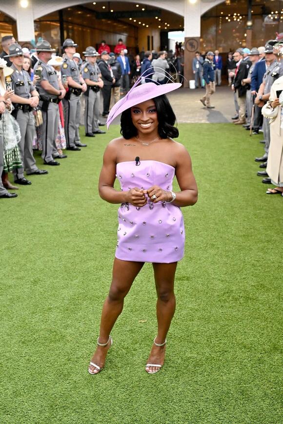 Simone Biles Attends Kentucky Derby, Causing a Stir over Her Outfit -  NewsBreak