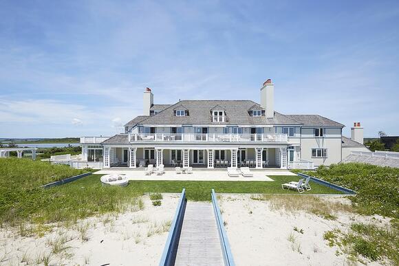 Ultimate waterfront living! Breathtaking Hamptons home owned by ...