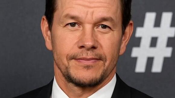 15 Iconic Celebrities With Unique Physical Features - NewsBreak