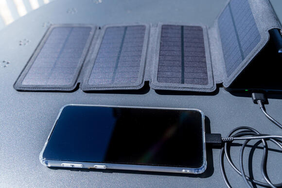 Ways To Charge Phones Without Plugs - NewsBreak