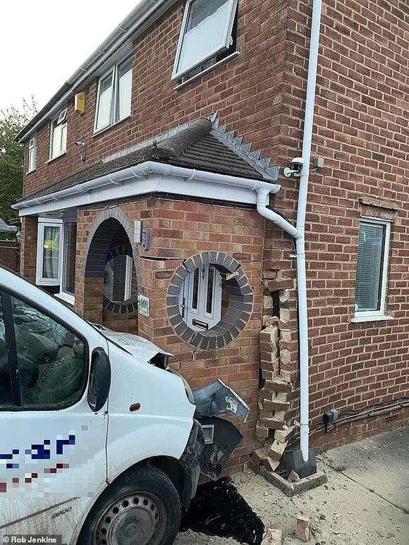 Moment drunk driver crashes van into house, narrowly missing three ...
