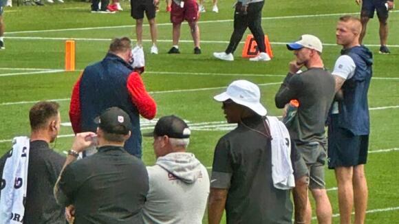 Patriots HC Mike Vrabel Was Bleeding Profusely From His Face After Breaking  Up Massive Brawl During Joint Practice vs. Commanders - NewsBreak