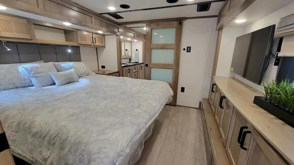 Luxe Elite 46RKB Fifth Wheel: A Grand, Stylish, and Feature-Packed RV ...