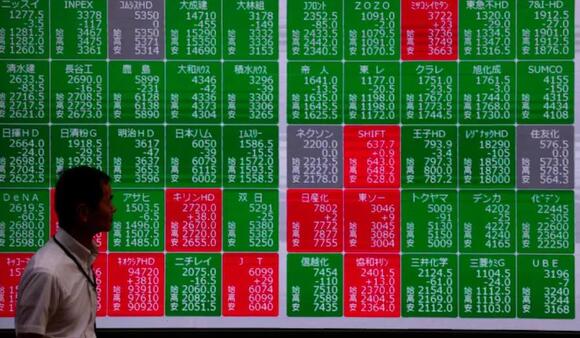 Asian stocks sink to 3-month low on tech angst, Gulf tensions