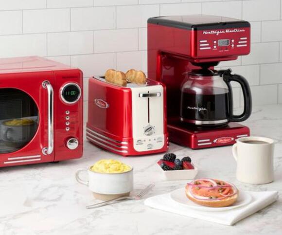 These are the Nostalgic Kitchenware Brands Making a Major Comeback in ...