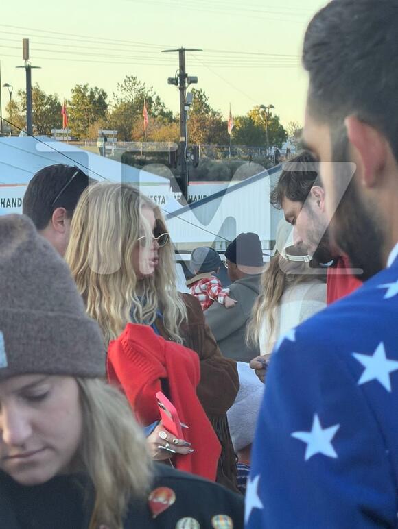 Jessica Simpson Spotted with BF Thomas Eisenhood for the First Time ...