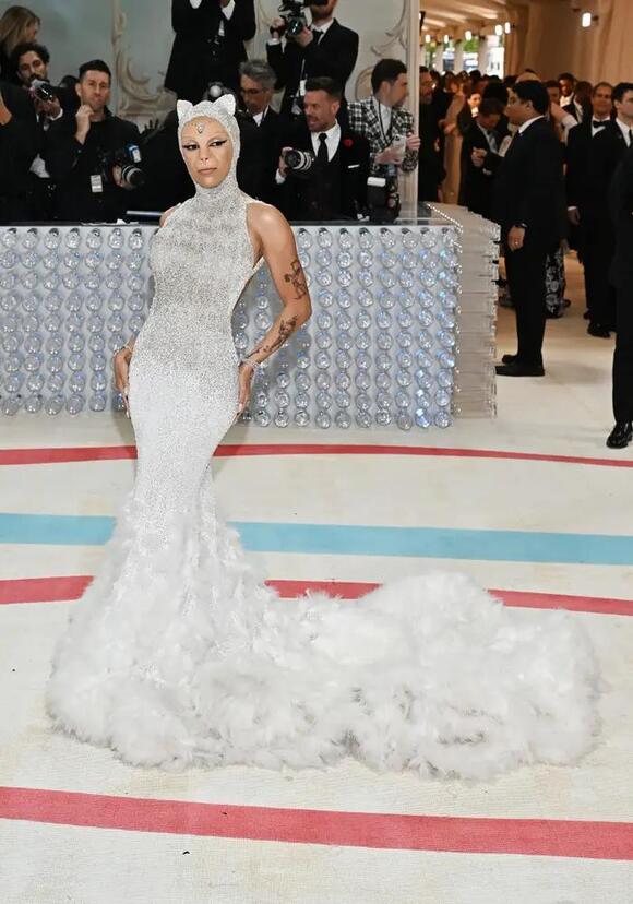 doja cat t shirt dress Doja Cat's Grecian Silicone Met Gala 2026 Dress Showcased Her Elegant Side
