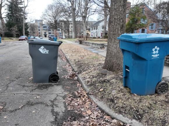 Trash transition in Indianapolis brings delays, leaves old bins behind ...
