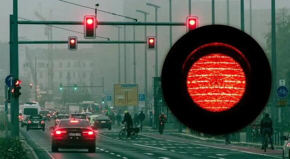 What Does a Flashing Red Traffic Light Mean? Can You Keep Driving ...