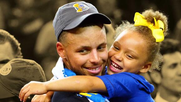 “Riley was hustling to come out” - Stephen Curry revealed he ended up ...