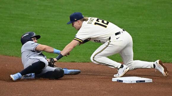 Rays’ pair of baserunning blunders played a key role in Brewers’ World Series Game 1 victory