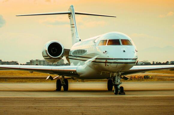 Small Passenger Jet Out of Denver Hits Deer on Runway in Wyoming ...
