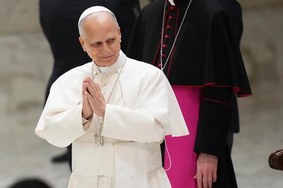 Pope Calls for Yemen Peace, Prays for Jordan Attack Victims After Surgery