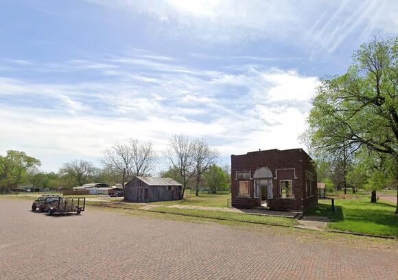 10 Secluded Tight-Knit Towns Tucked into the Grasslands of Southern ...